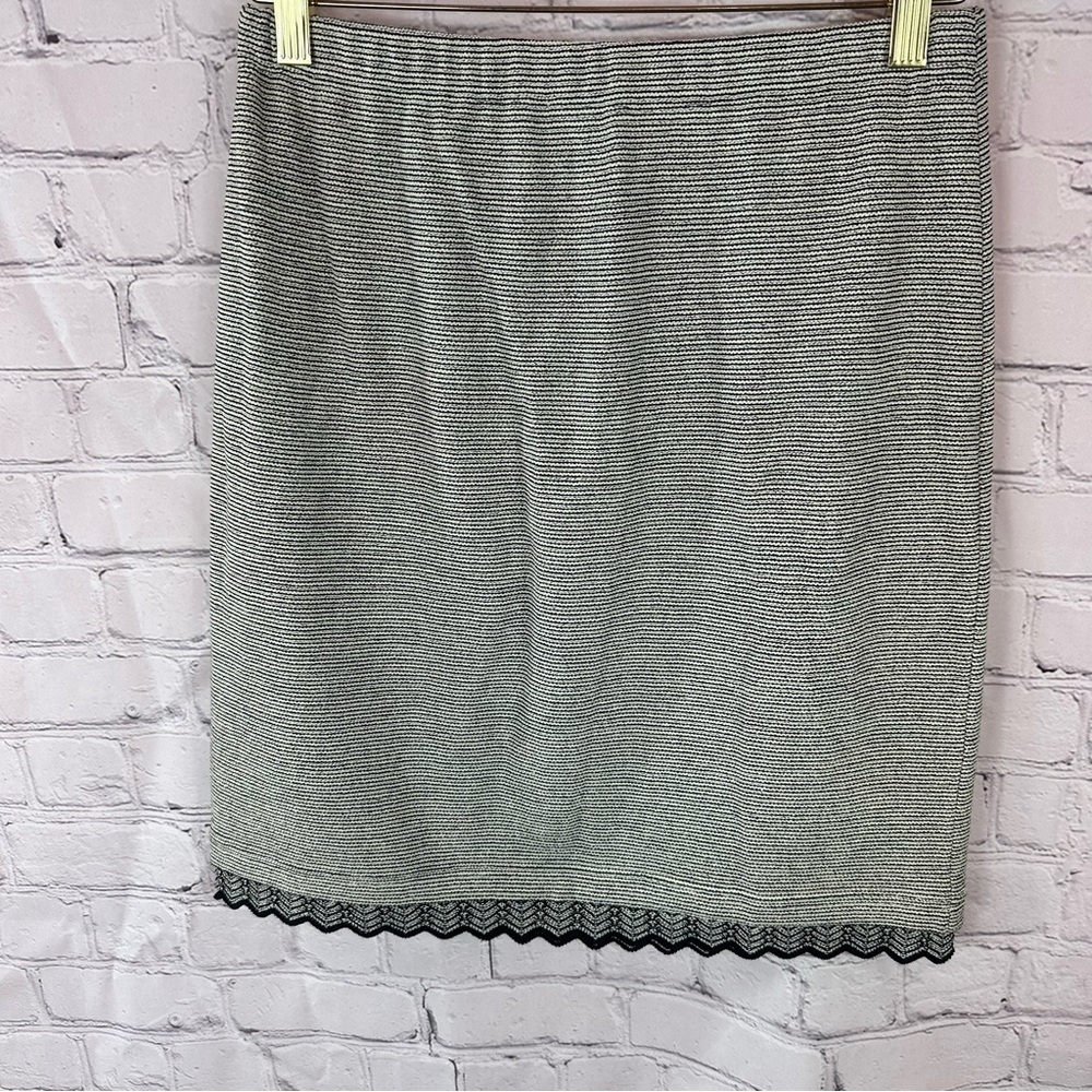 St. John Collection by marie gray Black white textured knit Pencil Skirt sz 4